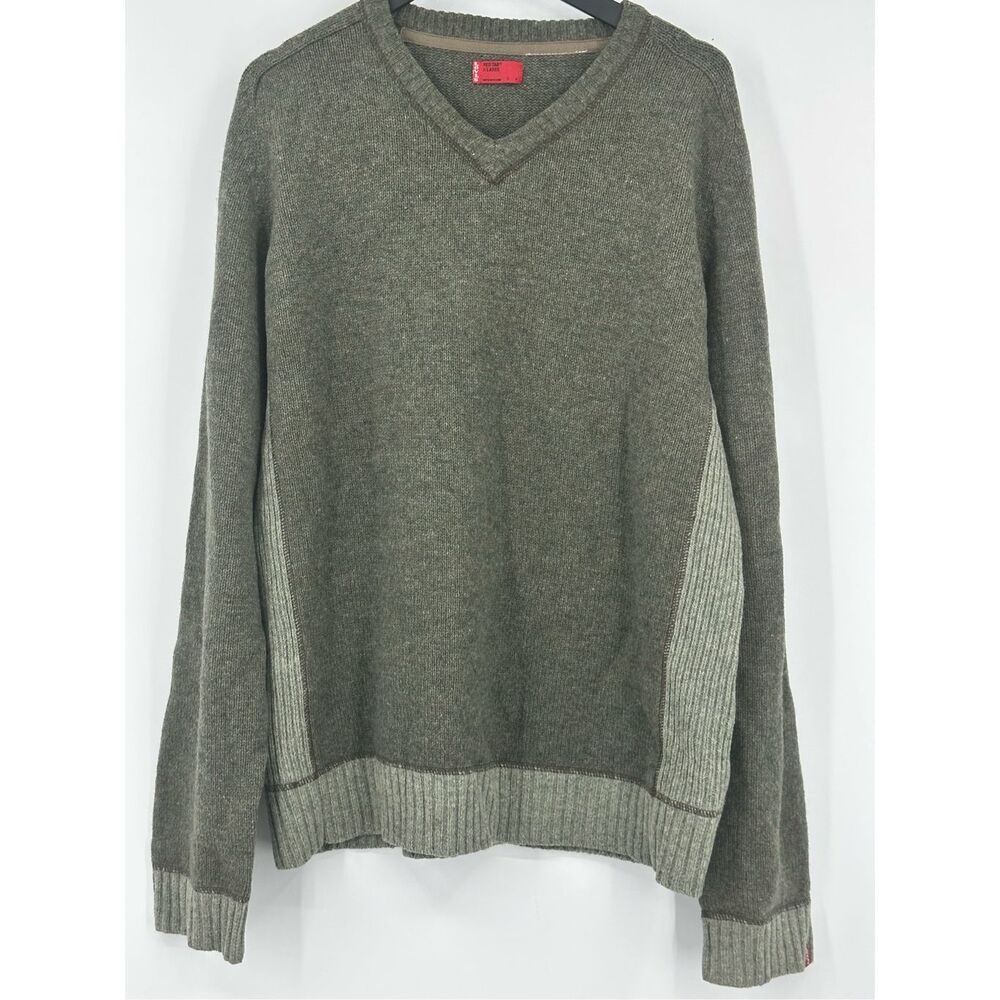 Levi’s size XL 100% lambs wool green sweater *flaw*